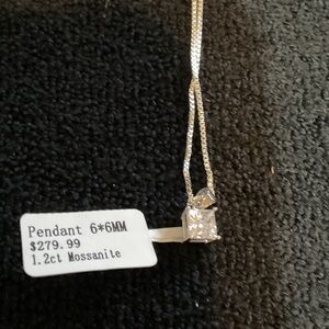 Elegant Silver Pendant Necklace